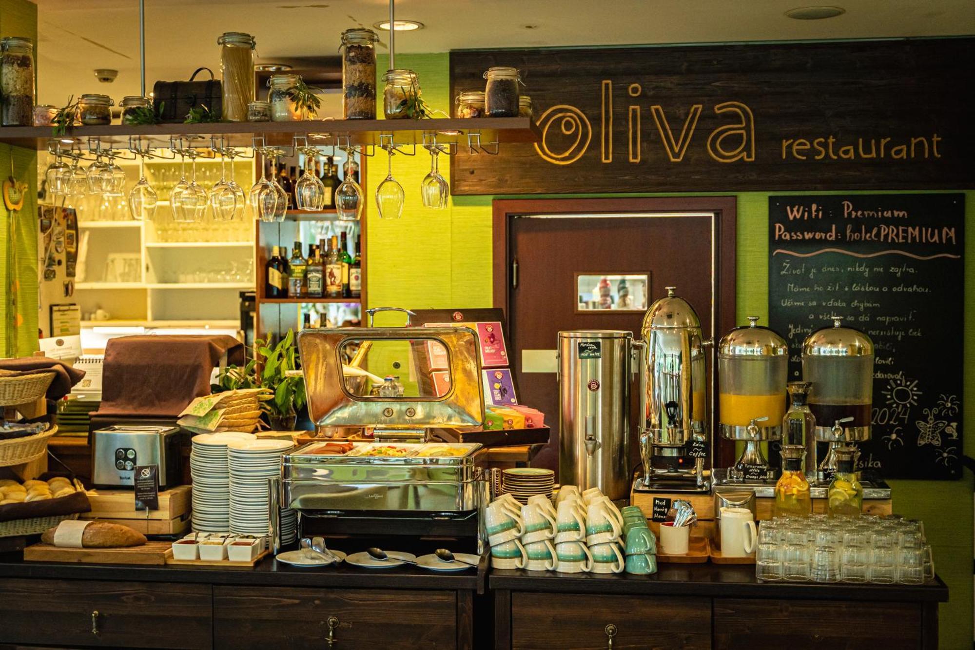 Premium Business Hotel Bratislava Buitenkant foto