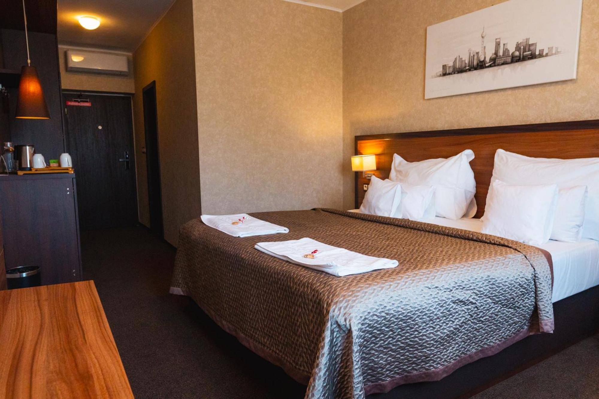 Premium Business Hotel Bratislava Buitenkant foto
