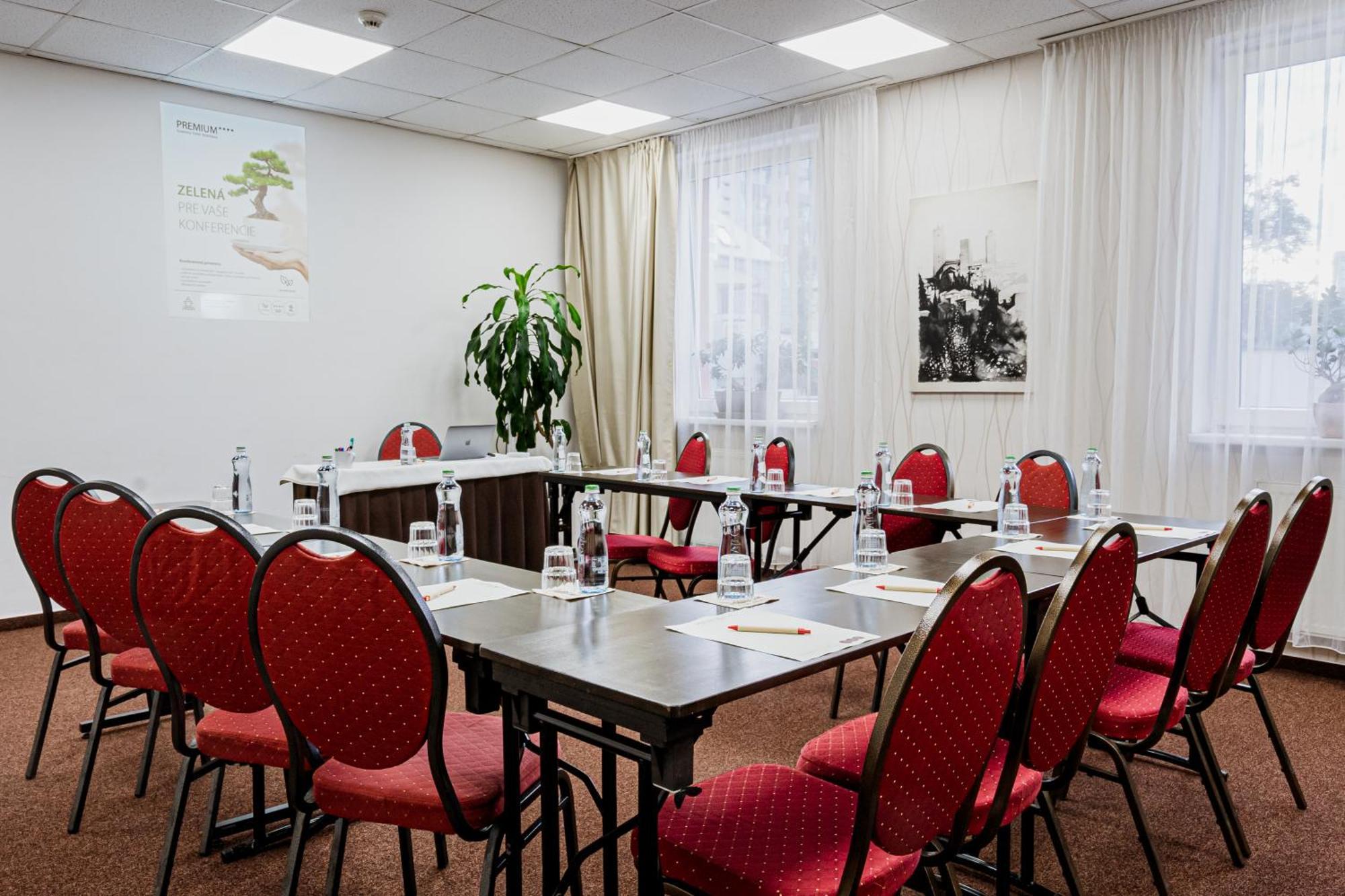 Premium Business Hotel Bratislava Buitenkant foto