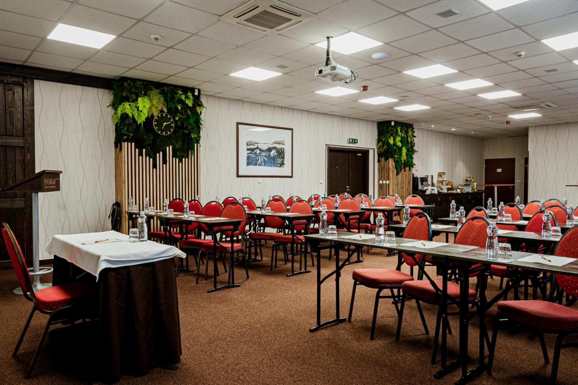 Premium Business Hotel Bratislava Buitenkant foto