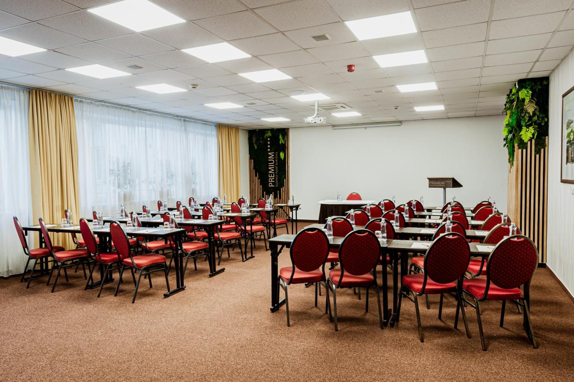 Premium Business Hotel Bratislava Buitenkant foto