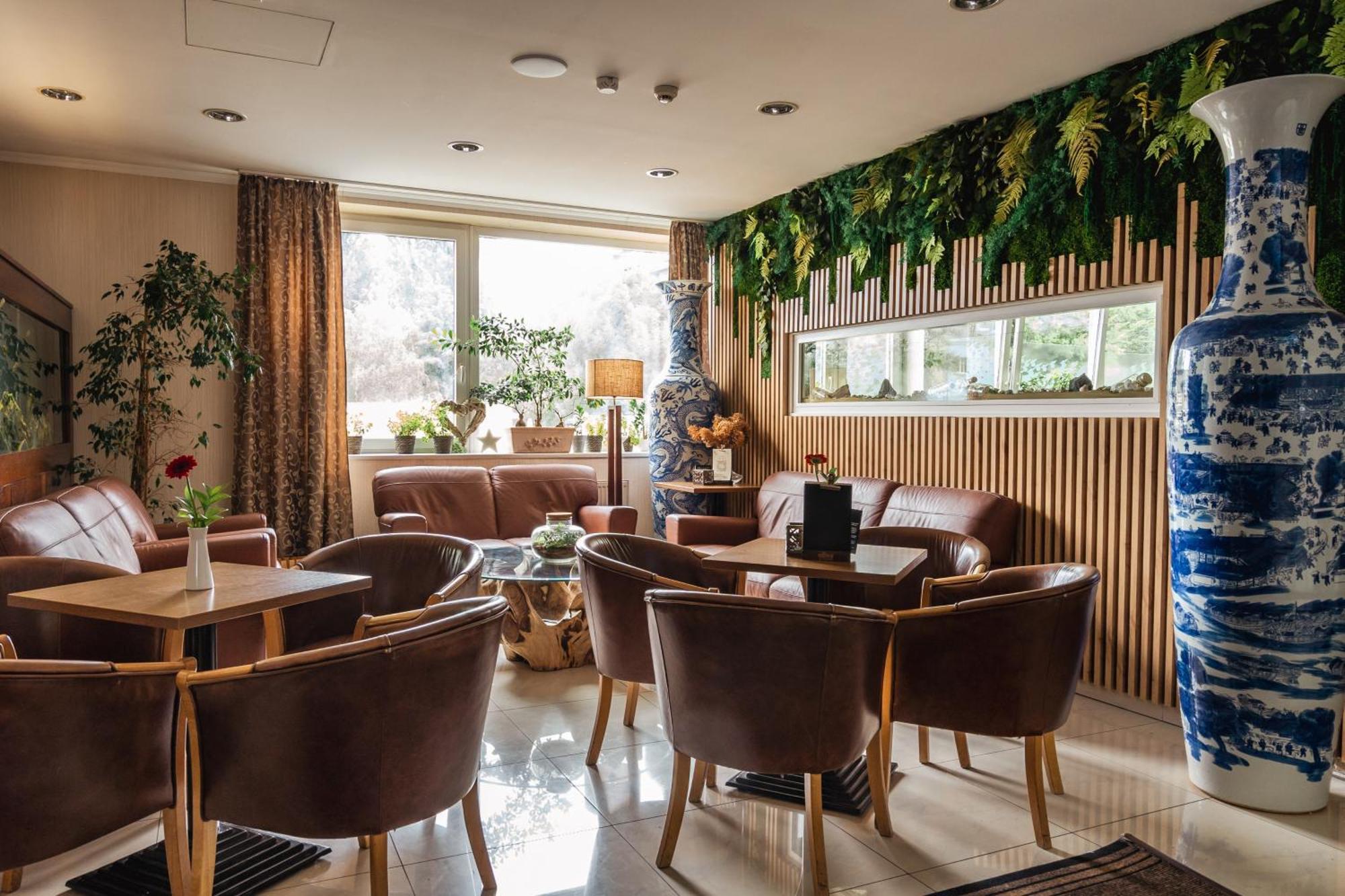 Premium Business Hotel Bratislava Buitenkant foto