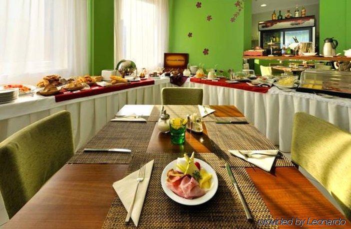 Premium Business Hotel Bratislava Buitenkant foto