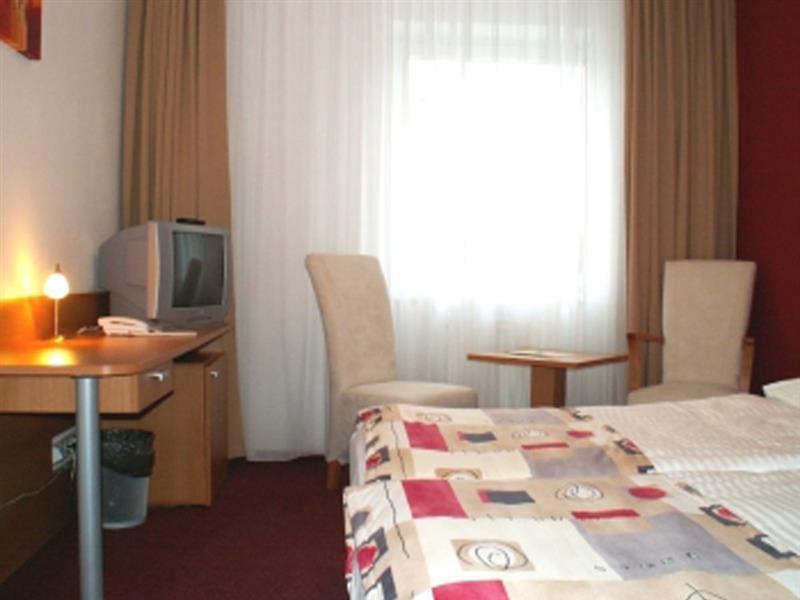 Premium Business Hotel Bratislava Buitenkant foto