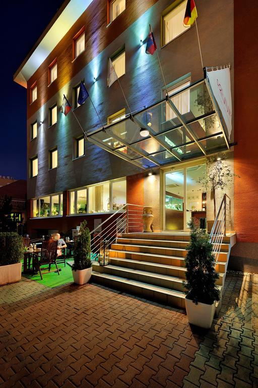 Premium Business Hotel Bratislava Buitenkant foto
