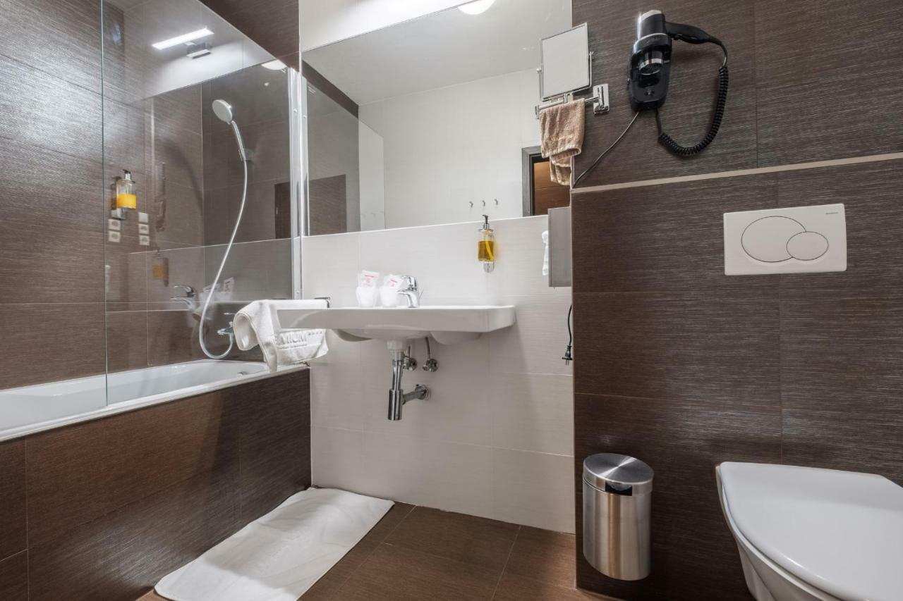 Premium Business Hotel Bratislava Buitenkant foto