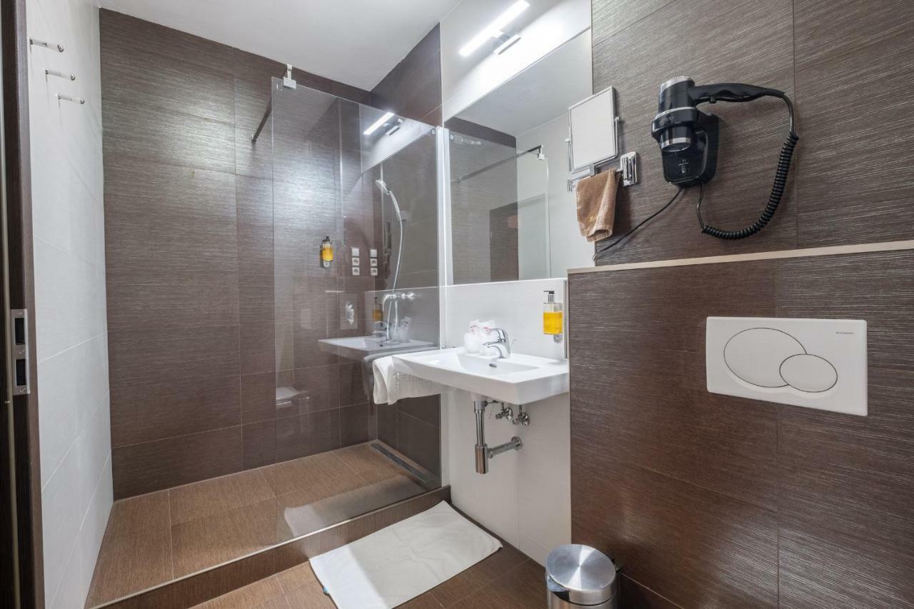 Premium Business Hotel Bratislava Buitenkant foto