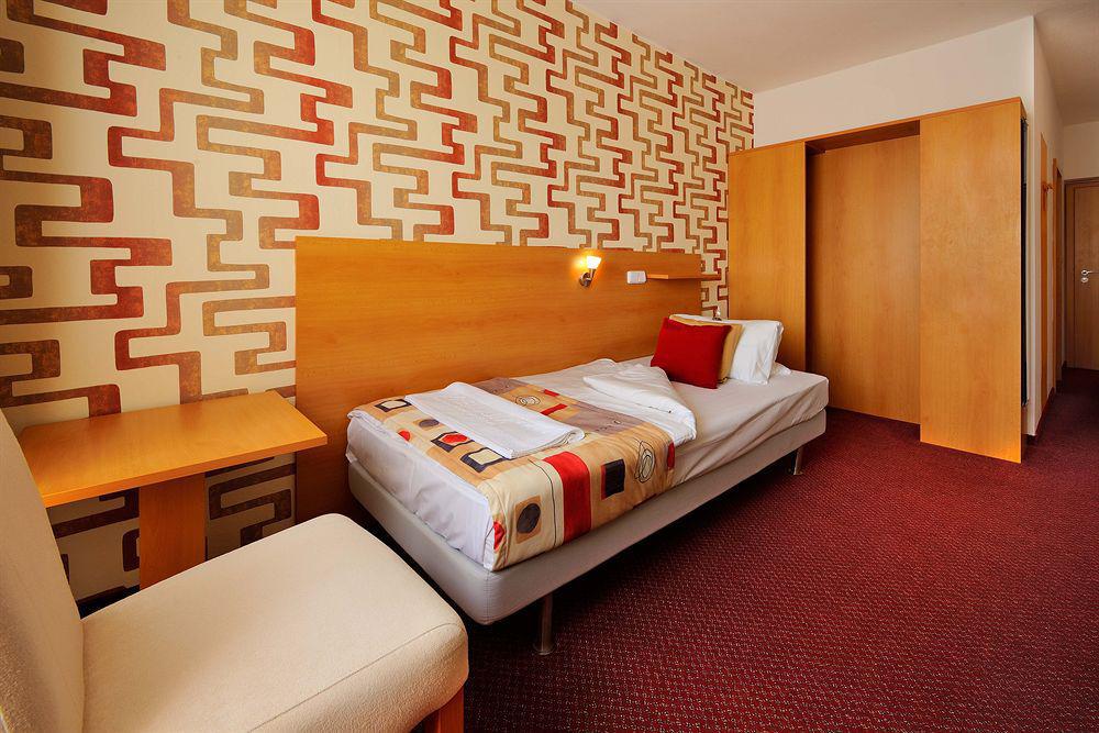 Premium Business Hotel Bratislava Buitenkant foto